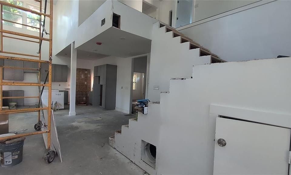 2nd image of 2870 Randall St