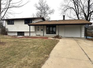 12 Briarcliff Rd, Montgomery, IL 60538