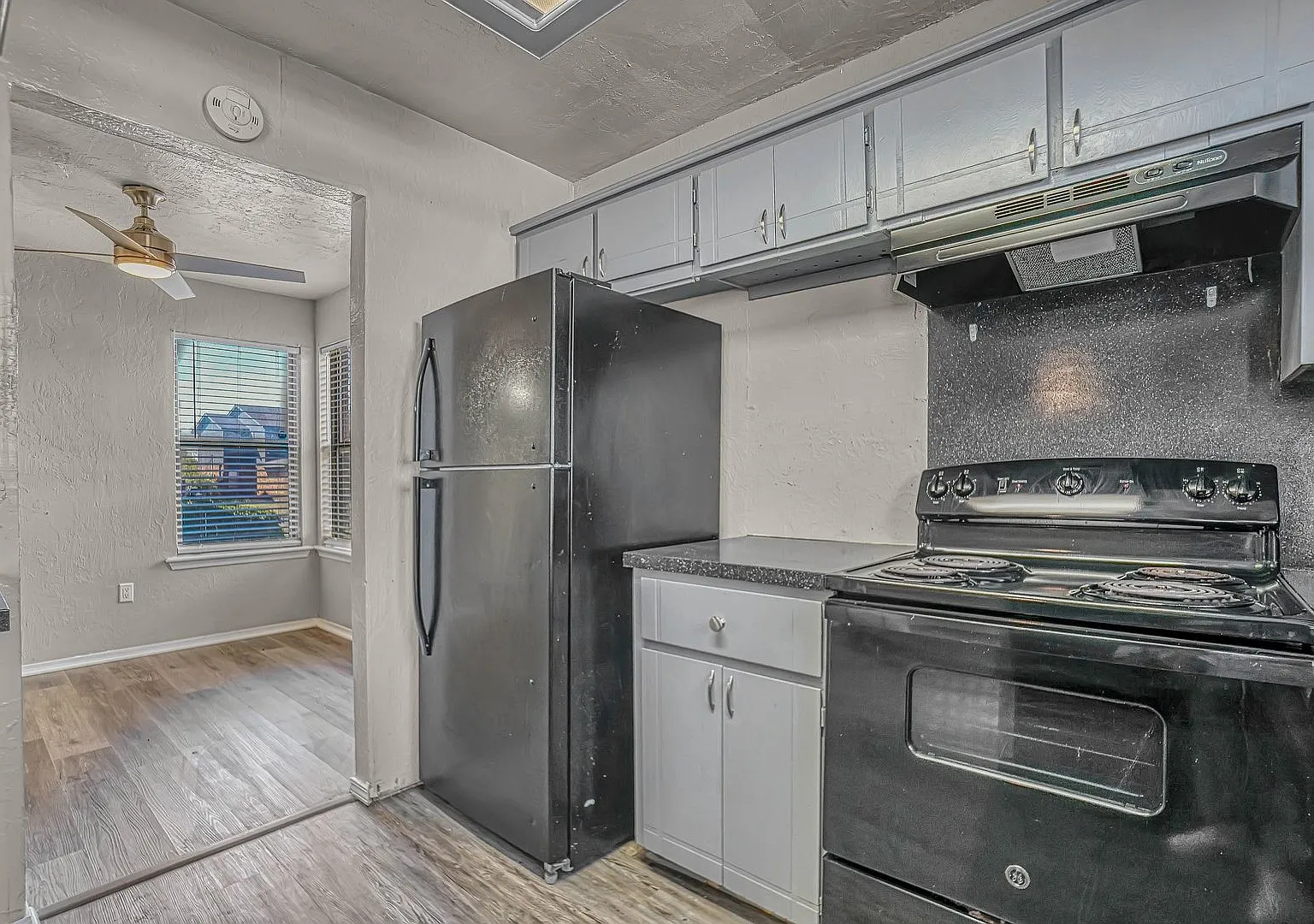 Beautiful 3 bedroom, 2.5 bath Townhome — Photo 1