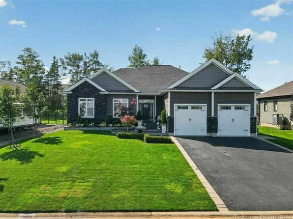 22 Louis Arthur, Dieppe, NB E1A 9M5