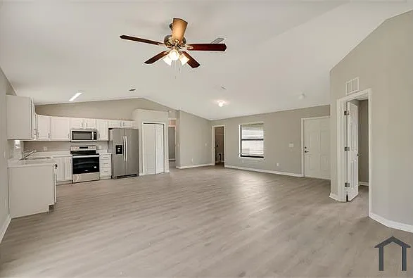 4 bed, 1600 sqft, $2,300 — Photo 2