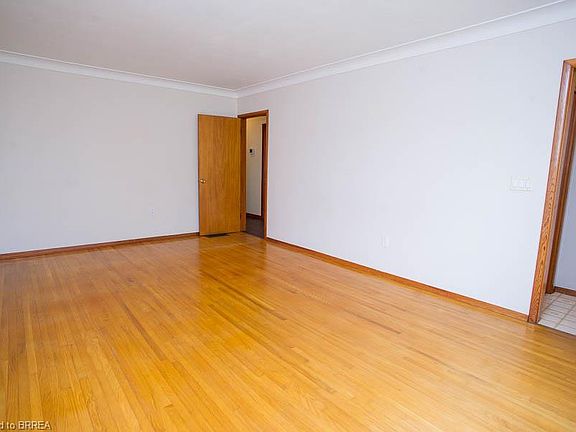 5th image of 120 Henry St