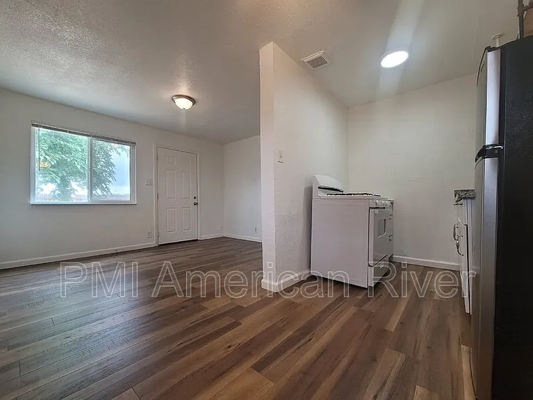 3729 Balsam St #4 — Photo 7