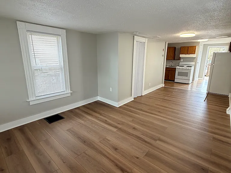 466 Main St — Photo 5