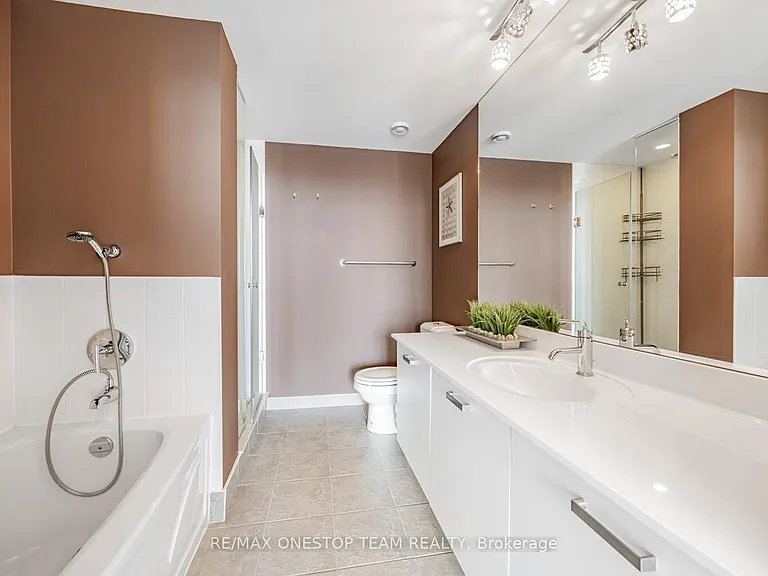832 Bay St #4110 — Photo 23