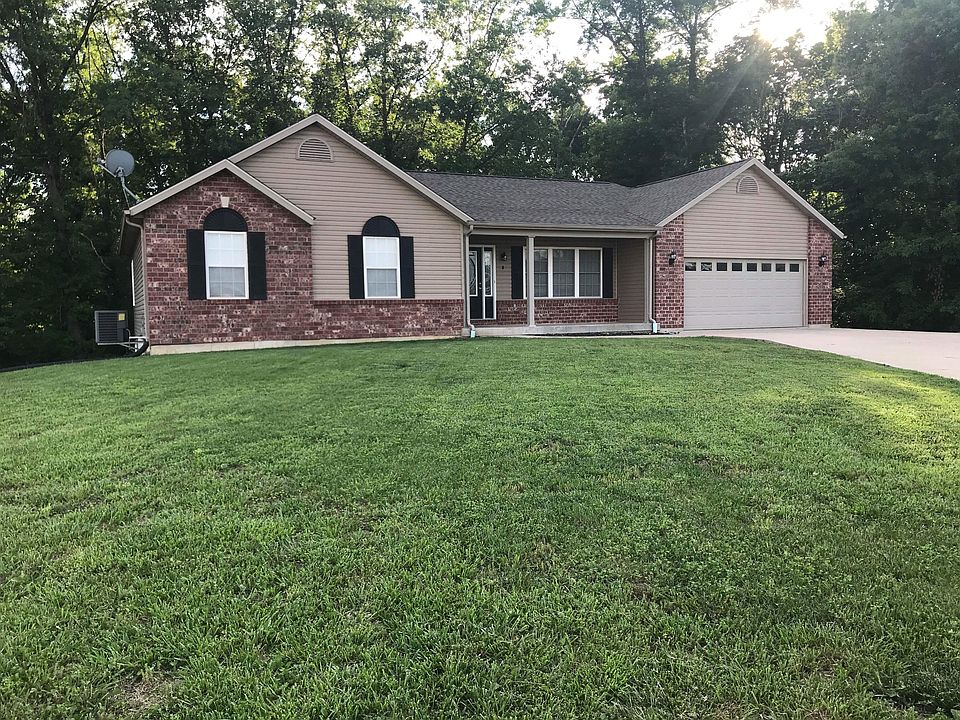 1st image of 8 Woodbourne Pl