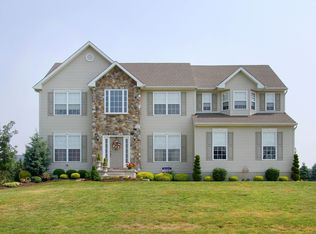 102 Nocentino Dr, Woolwich Township, NJ 08085