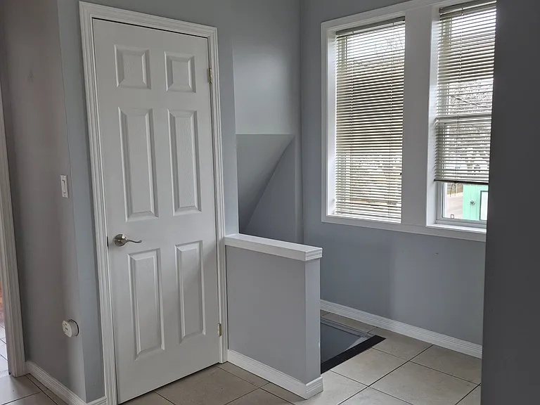 148 Ottawa St N #2 — Photo 5