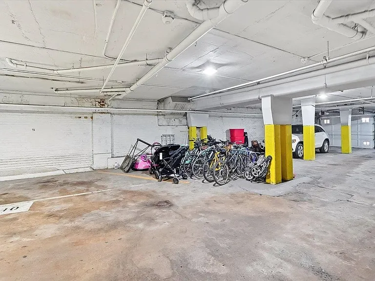 1110 Clinton St #16 — Photo 19