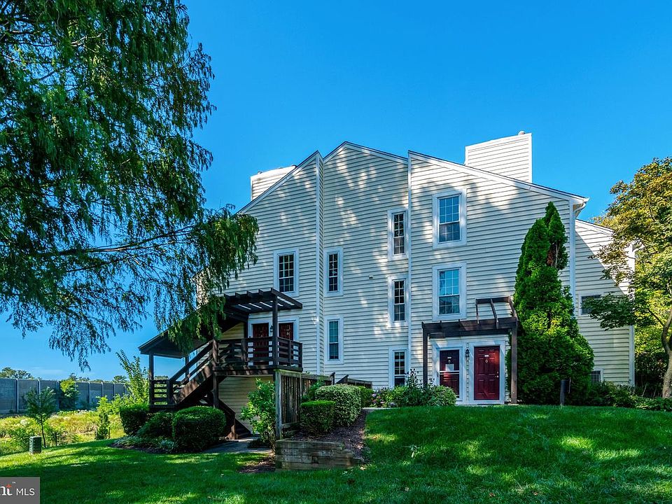 1st image of 10107 Oakton Terrace Rd