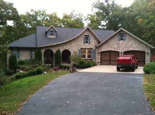 1595 Day Rd, Walnut Shade, MO 65771