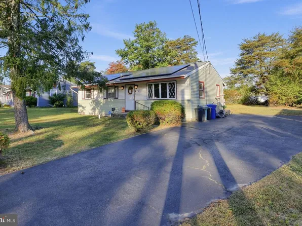 410 Magnolia Rd, Mount Laurel, NJ 08054