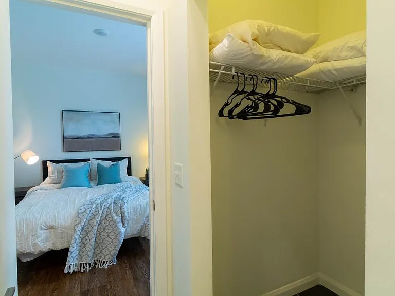 The King Apartments — Photo 18