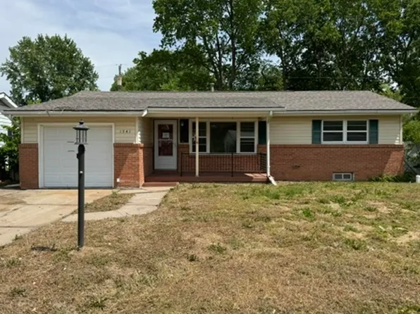 1341 Fogarty Dr, Junction City, KS 66441