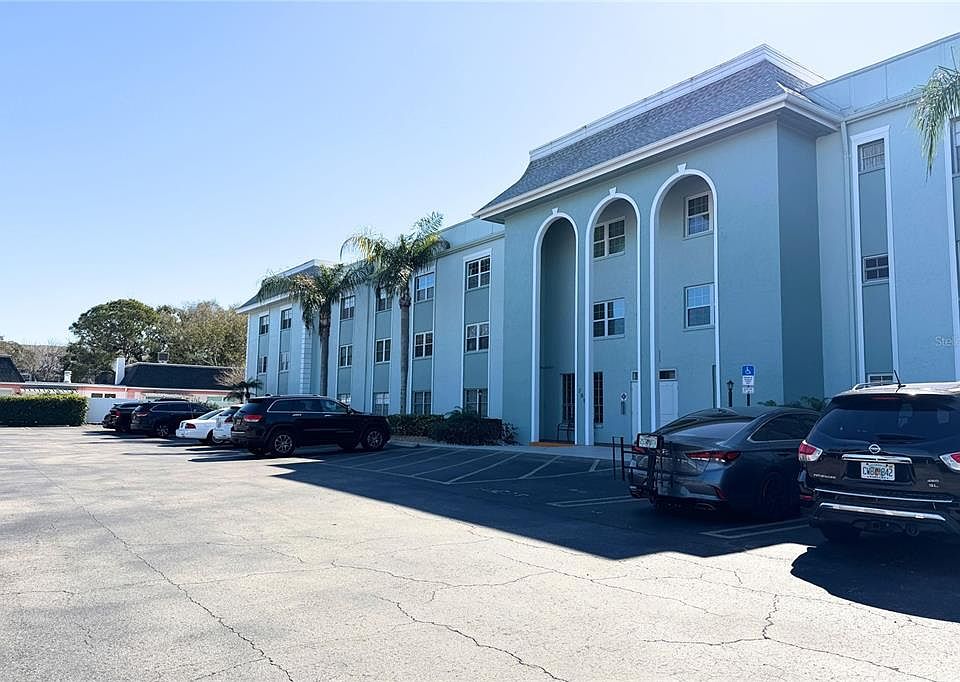 1st image of 701 Poinsettia Rd APT 340