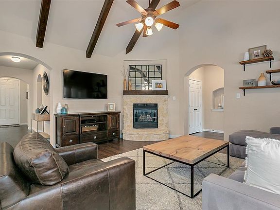 4th image of 3011 Ruby Dr