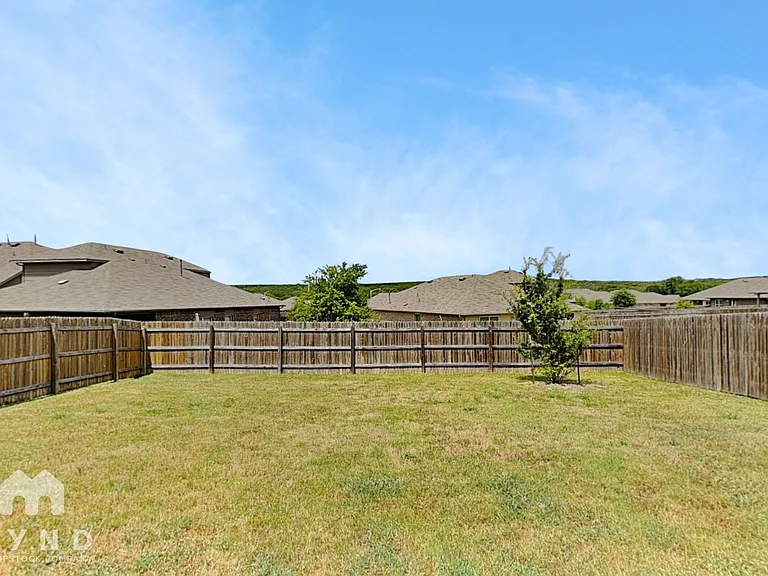 10808 Seguin St — Photo 18