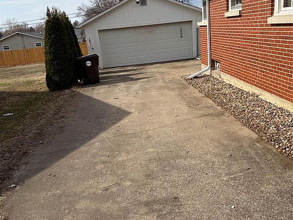 4th image of 920 S Spring St