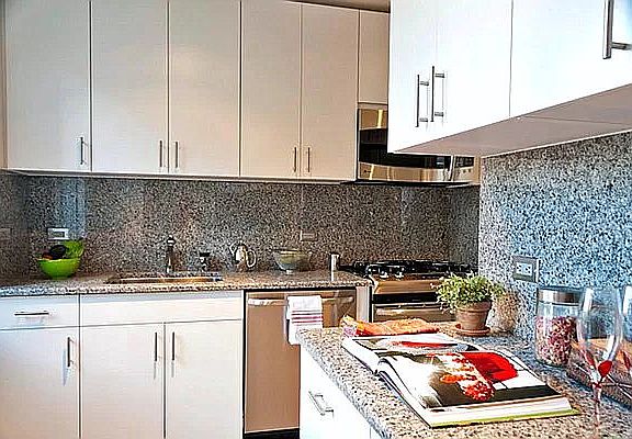 4th image of 161 W 61st St #27IJ