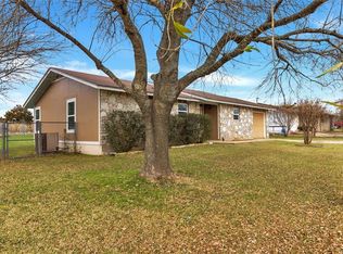 101 Huntclub Dr, Jarrell, TX 76537