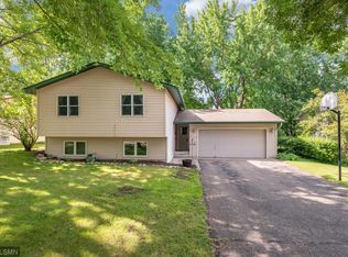 591 Saxony Cir, Chaska, MN 55318