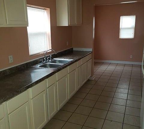 4th image of 4037 N Tacoma Ave
