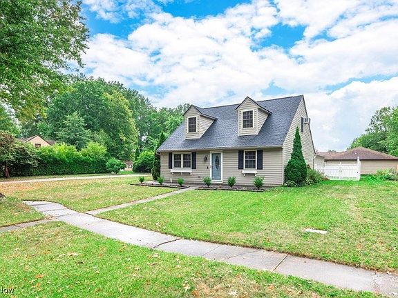 2nd image of 521 Carol Ln