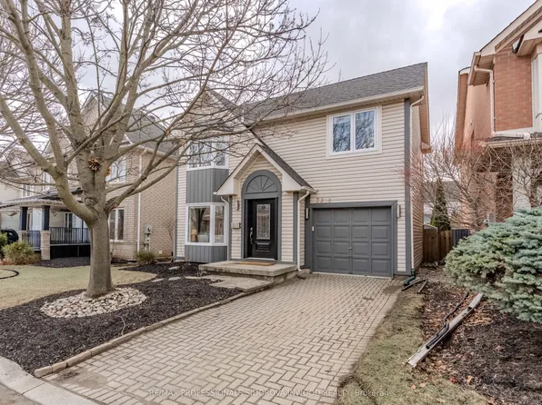 2218 Bluegrass Ln, Burlington, ON L7L 6L5