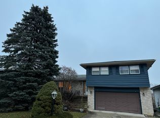 125 Coral Ln, Wheeling, IL 60090