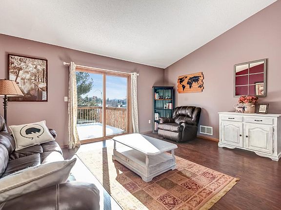 2nd image of 913 Park Dr