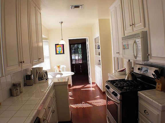 5th image of 8101 Truxton Ave