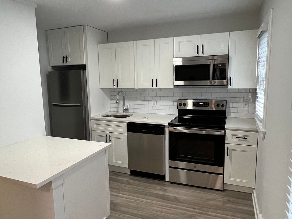 2nd image of 185 Laurel St #3B