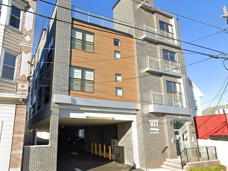 107 E Westfield Ave — Photo 1