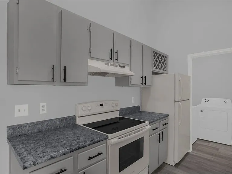2508 Grassy Point Dr #202 — Photo 9