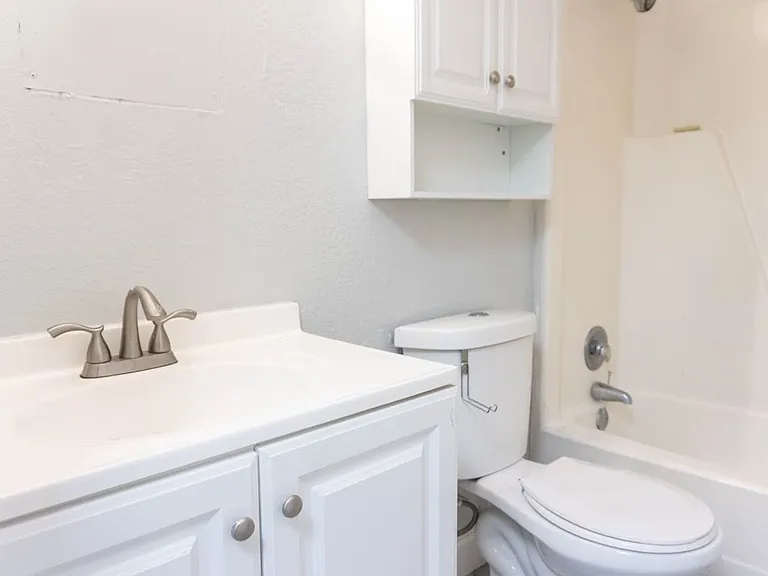 Strawberry Place Apartments — Photo 8
