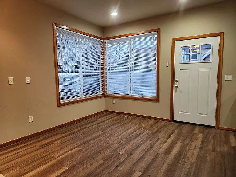 6216 Malloy Ave — Photo 5