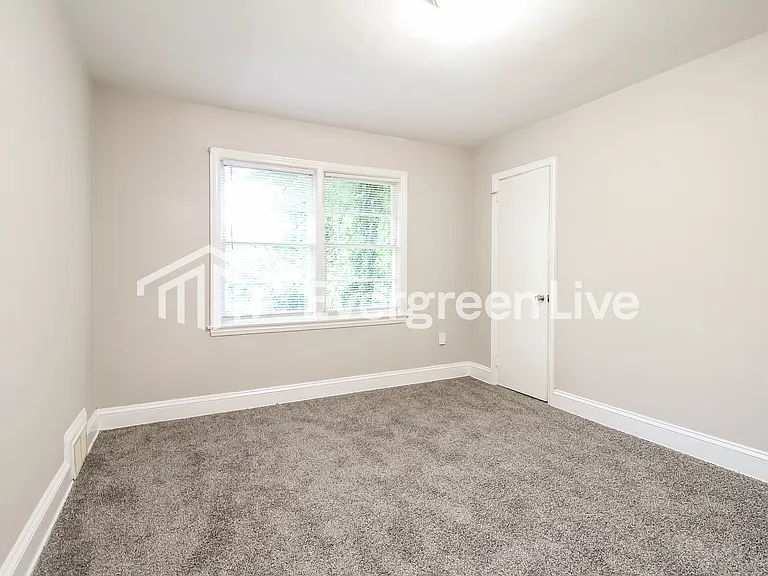 500 Brookdale Dr — Photo 12
