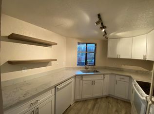 8204 242nd St SW APT B, Edmonds, WA 98026