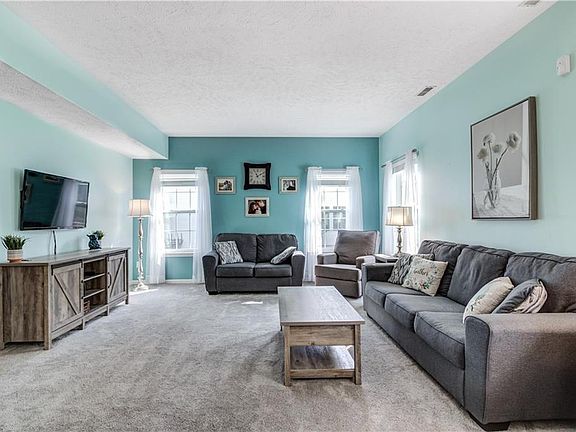 4th image of 38615 Thorton Ln