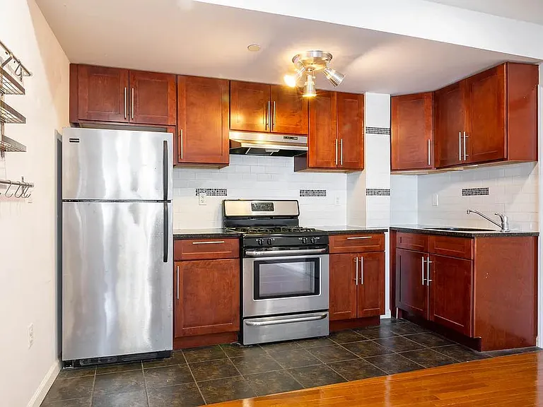 1086 Broadway #204 — Photo 2