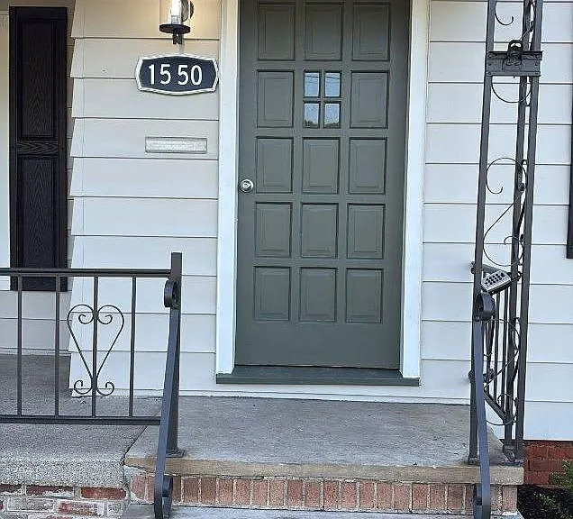 1550 E 222nd St — Photo 2