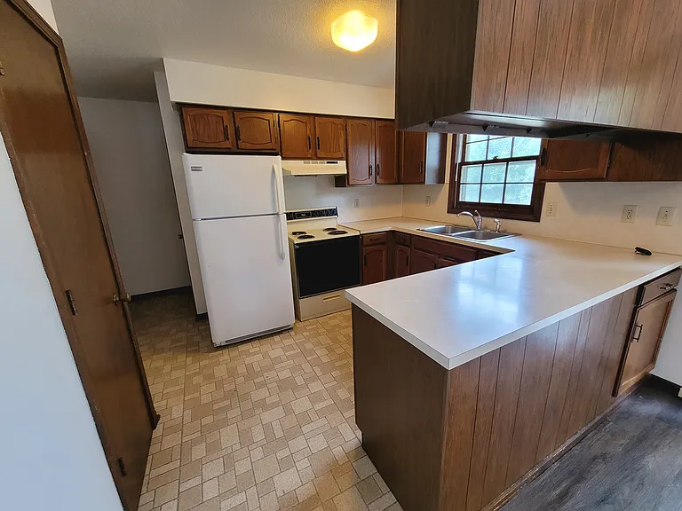 2 bed, 1.0 bath, $1,400 — Photo 12