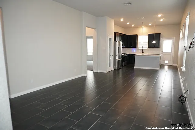 3 bed, 2.0 bath, 1417 sqft, $1,980 — Photo 3