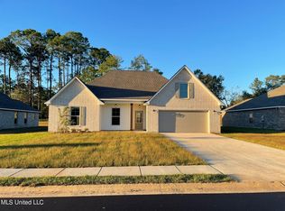11432 Memphis Cir, Ocean Springs, MS 39564
