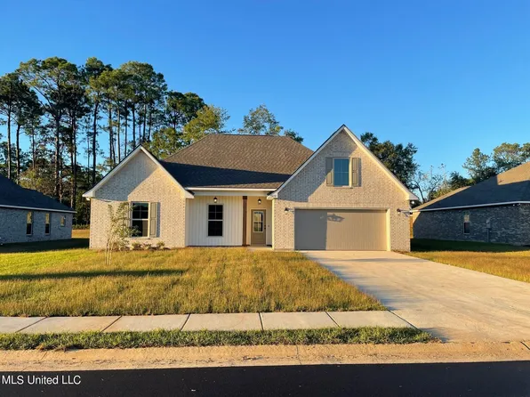 11432 Memphis Cir, Ocean Springs, MS 39564