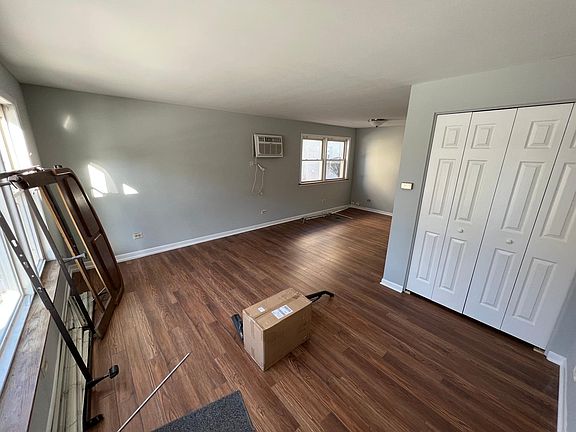 3rd image of 10413 S Keating Ave #1N