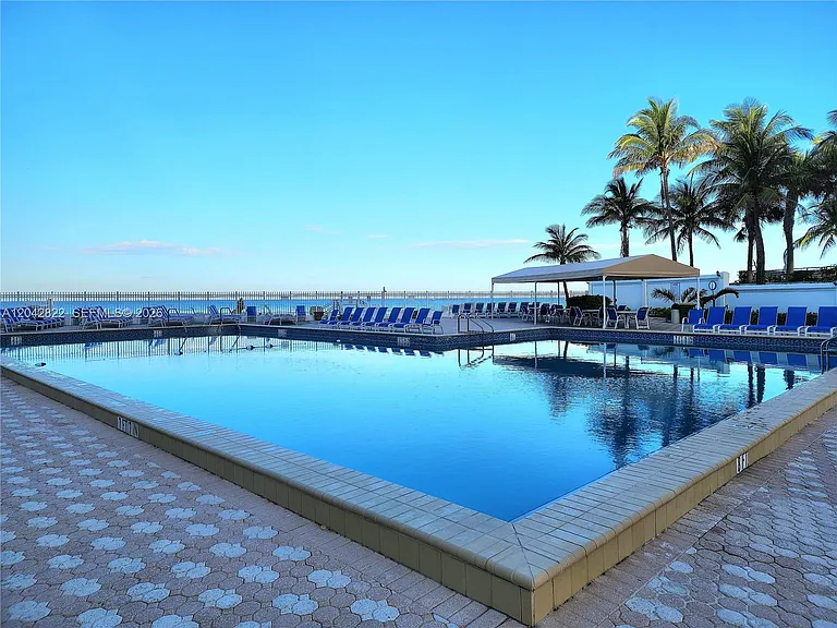 3505 S Ocean Dr #821 — Photo 32