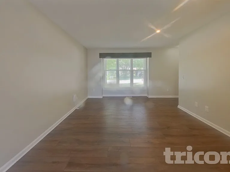 1404 S Montebello St — Photo 2