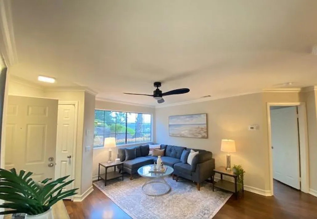 2 bed, 1093 sqft, $3,250 — Photo 1