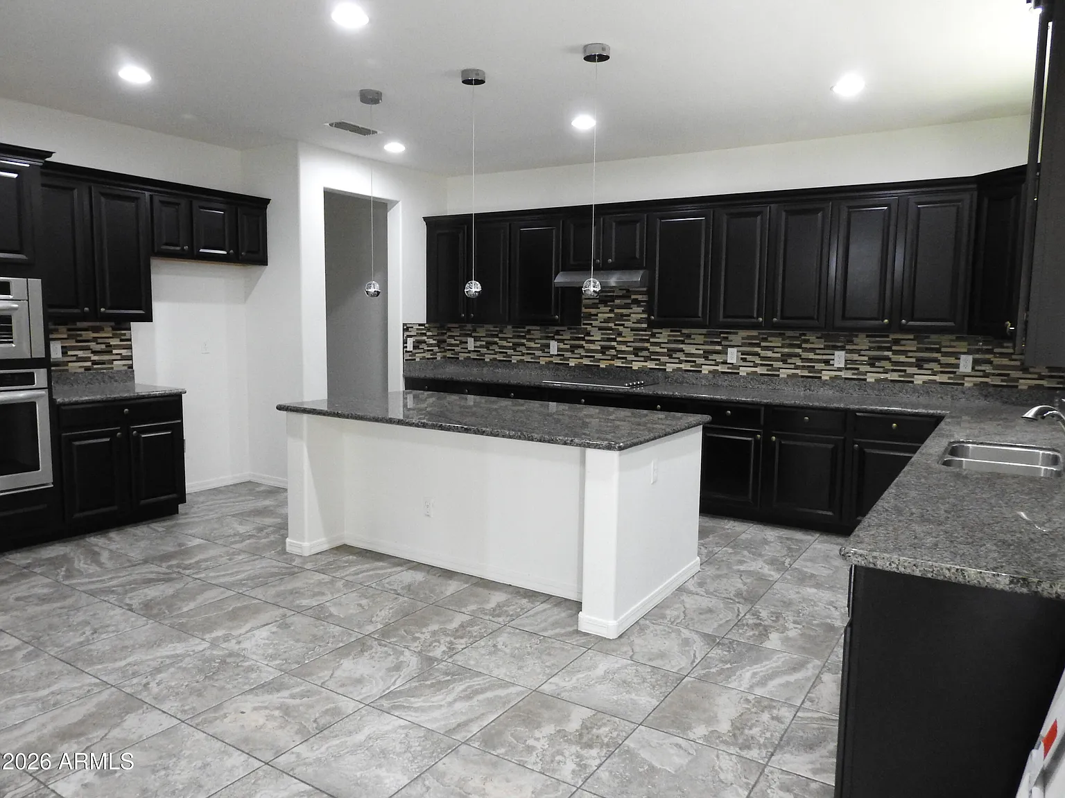 5 bed, 3684 sqft, $3,450 — Photo 2